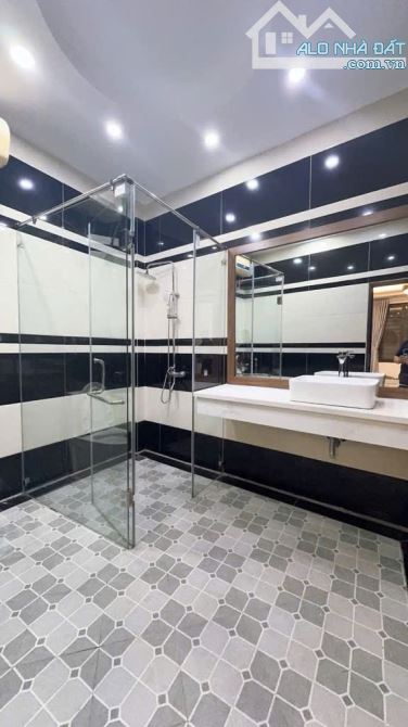 Bán gấp nhà Dịch Vọng Hậu 51m², 6 tầng, full NT, giá tốt 10.5 tỷ - 2