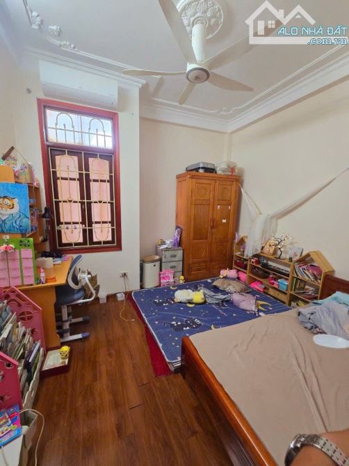 NHÀ ĐẸP 5 TẦNG DÂN XÂY - TT CẦU GIẤY - 20M RA MẶT PHỐ - NGÕ THOÁNG - 45M - 2