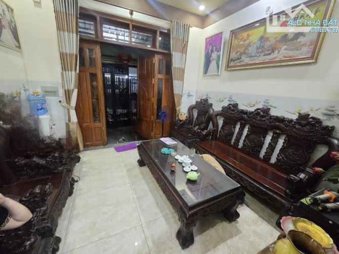 Bán nhà  Linh Xuân, TPHCM, đường Số 8, 62m2, 3 tầng, 3PN. Sổ hồng, giá 5.9 tỷ. LH: - 2