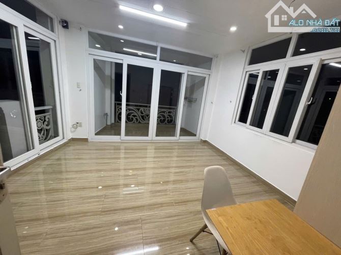 Phú Nhuận - Hẻm xe hơi 8m - 5 tầng ở ngay 4PN - Nở hậu - Chỏ 8.799 còn TL - 2