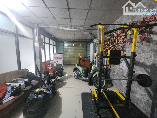 Bán gấp 2 daỹ trọ 9P 2 Shop đang cho thuê full mặt tiền Tân Xuân 01 Hóc Môn-300m2💰14, 6t - 2