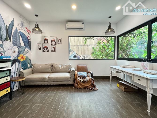DT 1.8 tỷ/năm -NGUYỄN XÍ -122m2 -5 TẦNG - sân vườn - 11 PHÒNG RỘNG - 2