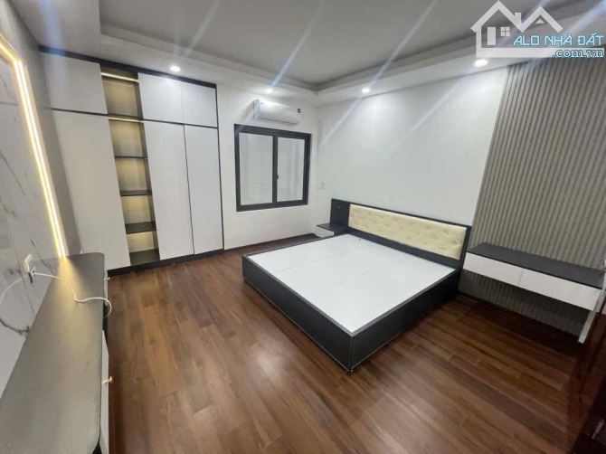 Vĩnh Quỳnh - 5 tầng mới sẵn nội thất - 2