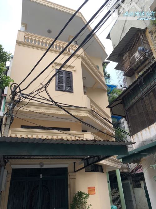 Cho thuê lâu dài nhà 3,5 tầng, ngõ 128C Đại La gần trường tiểu học Đồng Tâm, ô tô đỗ cửa