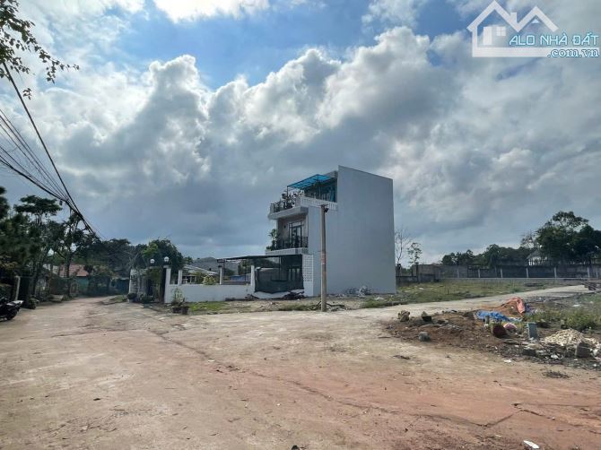 ĐẤT KHU PHÂN LÔ HOÀI THANH - CẠNH SÂN BÓNG ✅GIÁ CHỈ 1,55 TỶ - 2