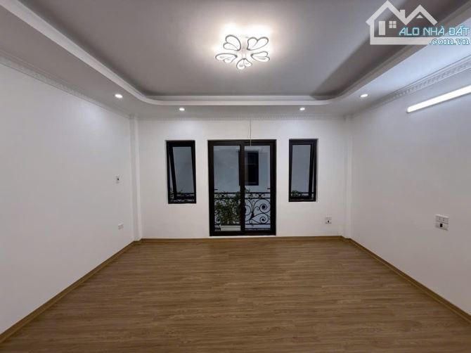 🏡 BÁN NHÀ PHỐ NGỌC TRÌ – BÁT KHỐI, THẠCH BÀN 🏡  ✨ Diện tích: 30,9m² ✨ Mặt tiền: 4,5m - 2