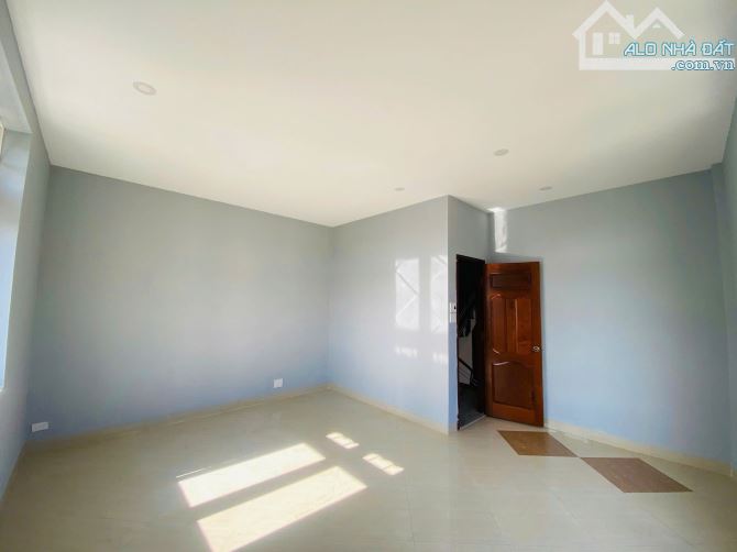 BÁN BIỆT THỰ GÓC 2 MT – KHU VIP HIỆP PHÚC - 2
