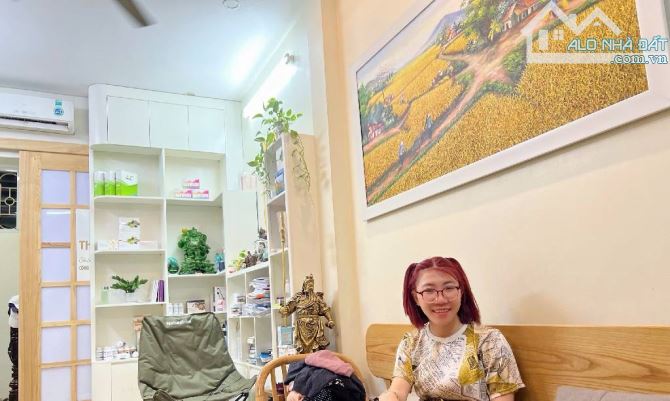 - Bán nhà Cầu Giấy, 10m ô tô, sát phố, nội thất xịn sò, 30m2, 9.3 tỷ. - 2