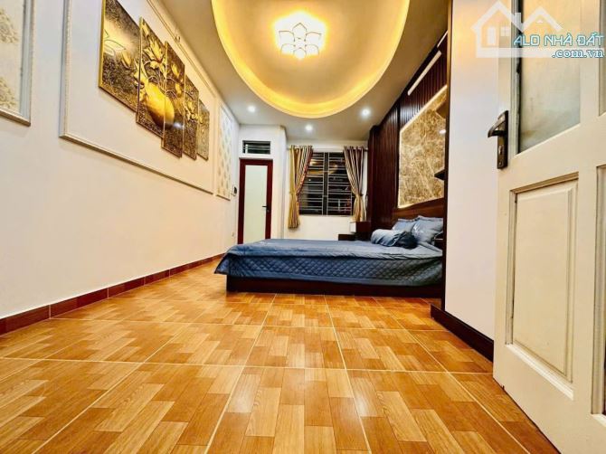 Cho thuê nhà nguyên căn 200 Vĩnh Hưng, 34m2  - 5 tầng - 3 ngủ to- 4 wc, 12 Triệu - 2