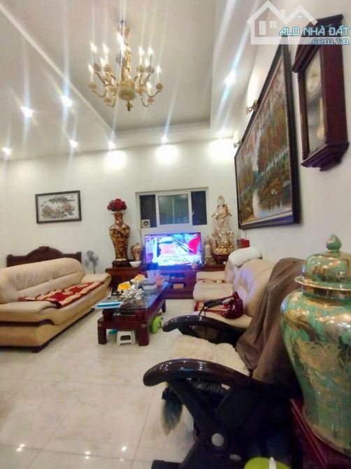 HIẾM- TRUNG TÂM BA ĐÌNH- 50M2- 8 T..Ỷ- CHỈ 1XX tr.iệu/M2 - 2