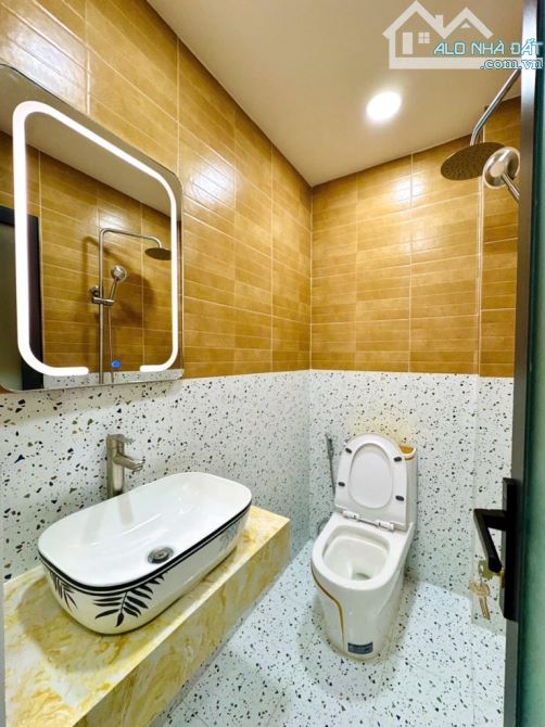 🔥 PHÚ NHUẬN, HUỲNH VĂN BÁNH, 27m2, 2 TẦNG, 2 PN, 2 WC. GIÁ: 5,25 Tỷ🔥 - 2