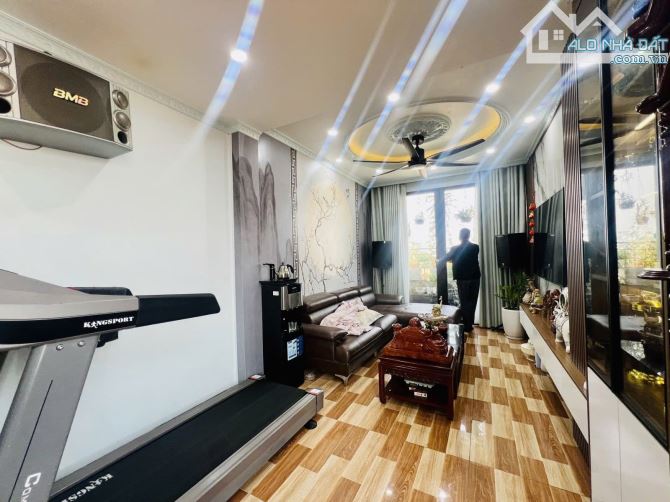 Bán nhà Bát Khối 40m2 vị trí đẹp lô góc đủ nội thất thang máy 9 tỷ - 2