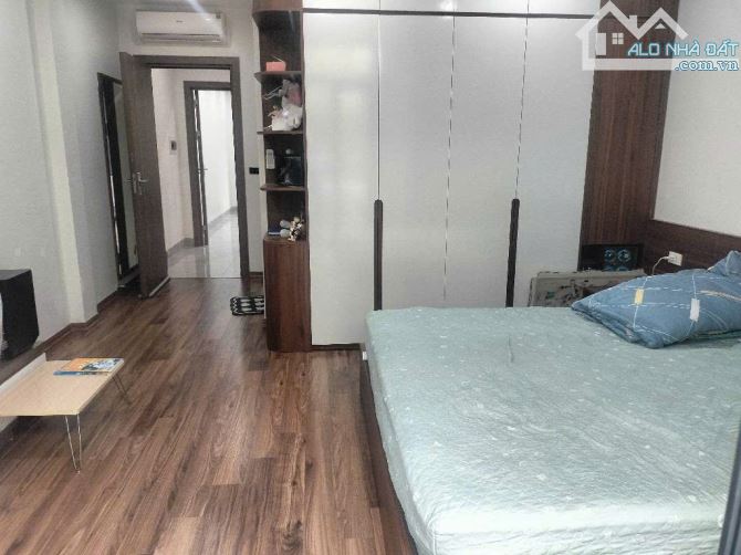 XEM NGAY NHÀ CẦU GIẤY 60m2. GARA Ô TÔ - PHÂN LÔ Ô TÔ TRÁNH - GẦN PHỐ + VĂN PHÒNG - 2