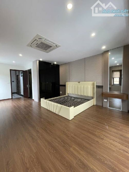 NGỌC THỤY_BỒ ĐỀ : LÔ GÓC_6 TẦNG THANG MÁY_GARA Ô TÔ _THOÁNG TRƯỚC SAU_DT 52M_MẶT TIỀN 4,8M - 2