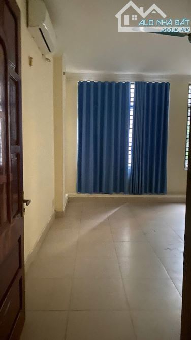 Cho thuê nhà ngõ 18 Phố Vũ Thạnh, Chợ Ô Dừa, Đống Đa. DT 20m x 4 tầng, giá 10tr - 2