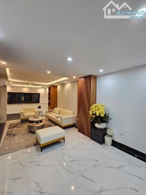 HỘ KHẨU PHƯỜNG LONG BIÊN - 68M2 - 6 TẦNG - FULL NỘI THẤT - THANG MÁY - 7 CHỖ ĐỖ CỬA NHÀ - 2