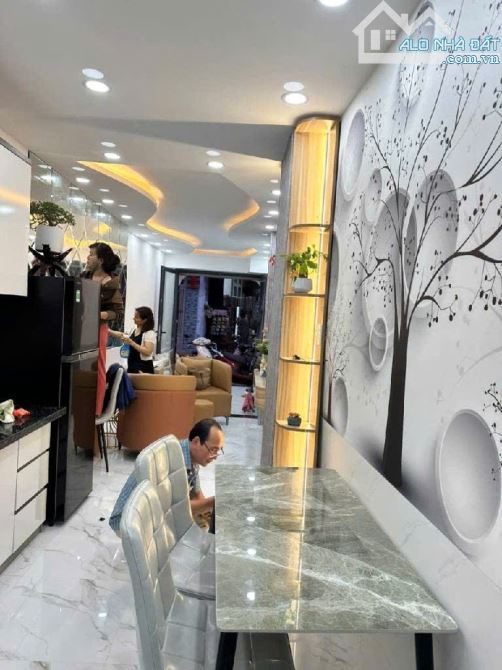Bán nhà 2 tầng đường TRẦN BÁ GIAO, phường 5,QGò Vấp diện tích 45m²(2,42x17,5).Đường 5m - 2