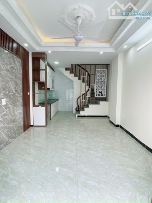 VĂN CHƯƠNG -TÔN ĐỨC THẮNG - ĐỐNG ĐA -DT 30 M2-6T-TM-GẦN HỒ- GIÁ CHỈ 9.1 TỶ - 2