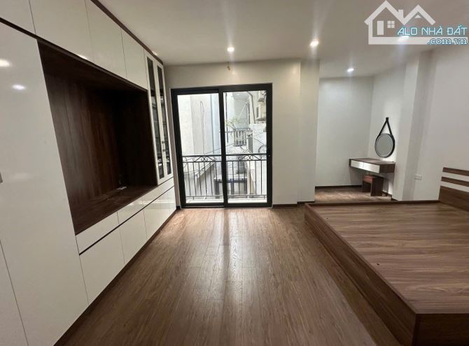 Bán nhà Thạch Bàn, Long Biên 33m2, 5 tầng, ô tô đỗ gần, 6.3 tỷ - 2