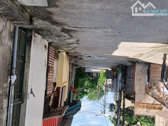 TRUNG TÂM TRÂU QUỲ; SẴN NHÀ CẤP 4; ĐƯỜNG Ô TÔ 24 CHỖ VÀO NHÀ; 2 THOÁNG - 2