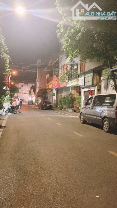 Bán nhà Đức Giang Long Biên 62m 3T 11,8 tỷ ô tô tránh đỗ, vỉa hè - 2
