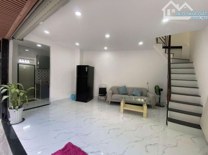 Bán nhà mặt tiền P11 Tân Bình, gần ngã tư Bảy Hiền, 30m2 x 2  tầng - KD đỉnh - 3,6 tỷ - 2