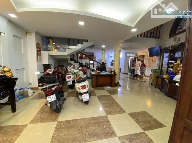 🏠 Bán nhà Trần Đình Xu Quận 1 – Biệt thự 5 tầng ngang 9.5m, diện tích 141m² - 2