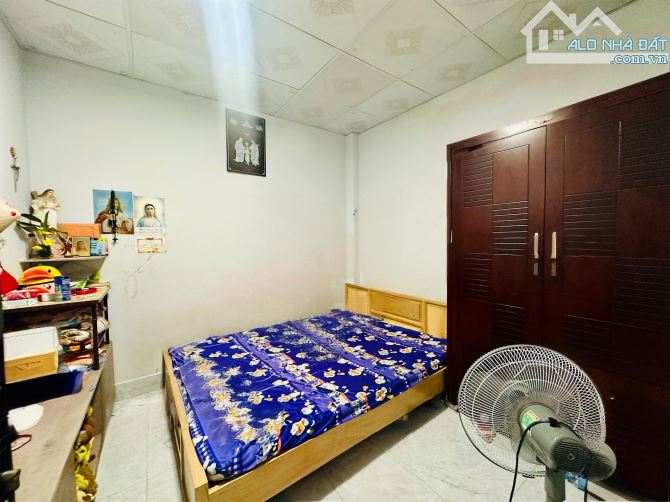 Nhà 1 trệt 1 lửng 72m2, 3PN, cách bệnh viện Thủ Đức 200m - 3