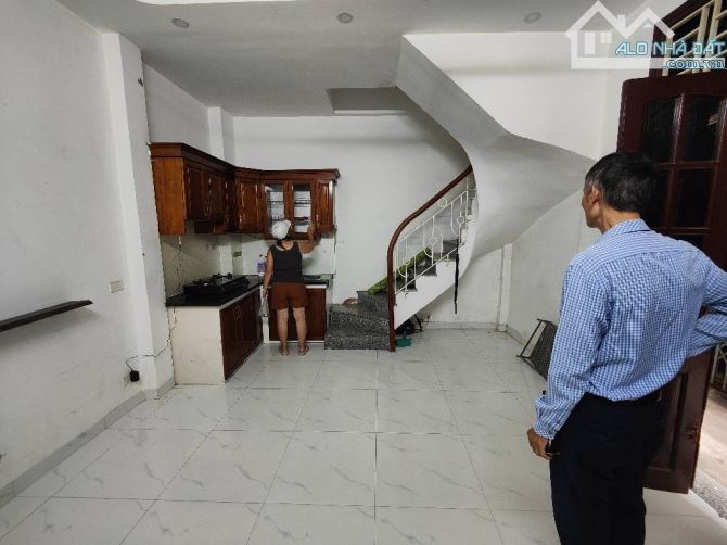 Bán nhà Lĩnh Nam. Nhỏ xinh - ngõ thông - cách phố 50M - sổ riêng - đủ công năng. - 3