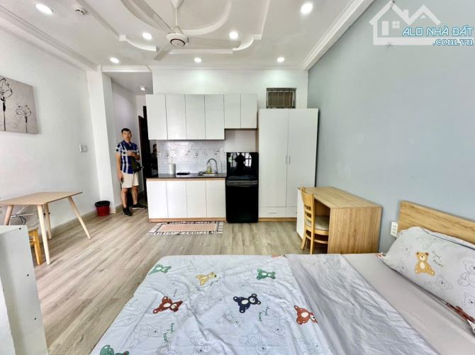 Cho thuê căn hộ ban công, Q4, đường Hoàng Diệu, gần ĐH Luật, ĐH Nguyễn Tất Thành - 3