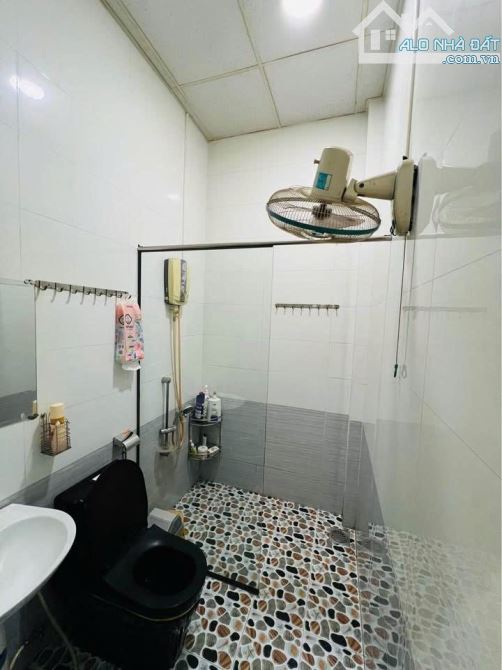 Nhà đẹp 72m2 sổ hồng riêng chỉ 860 triệu đường phan văn hớn,xuân thới thượng - 3
