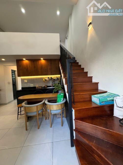 Nhà 2 tầng đẹp mê ly - diện tích rộng 78m2 trung tâm Hải Châu - tiện ích đầy đủ. Giá tốt - 3