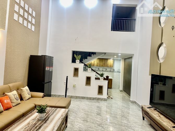 ☘️☘️ BÁN NHANH NHÀ 5 TẦNG. KIỆT NHỰA Ô TÔ  ĐẬU TRƯỚC NHÀ 6M CÁCH ĐƯỜNG HÀ HUY TẬP 30M  DT: - 3