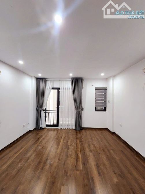 Bán nhà Đàm Quang Trung , Long Biên.Diện tích 35m2 x 5 tầng, nhà mới tinh.Nhỉnh 6 tỷ - 3