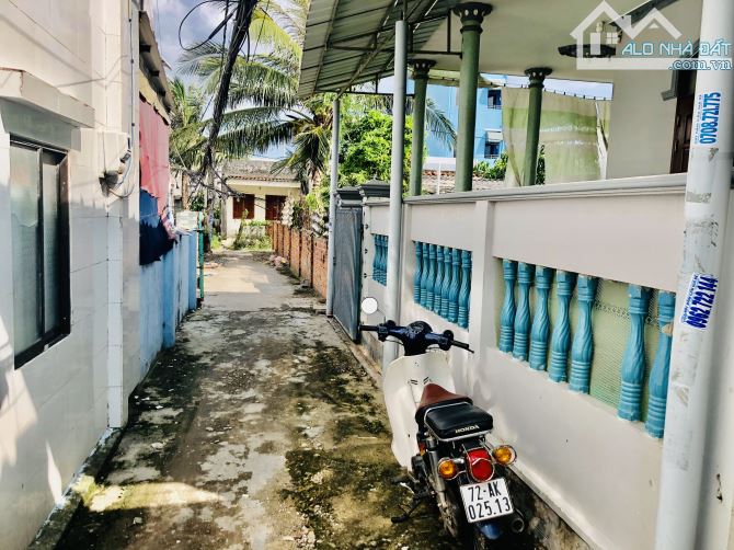 CÁCH BIỂN 30m-Lô 2 bờ kè Phước Hải-dt:200m2- ngang 9,6m-nở hậu 14m-có nhà kiêng cố đẹp - 3