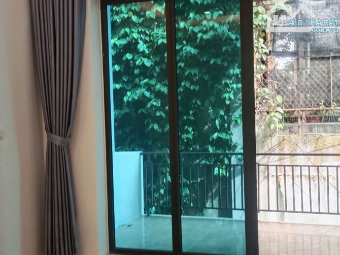 Bán nhà mới xây đã có nội thất chỉ cần kê thêm giường tủ là vào ở ngay gần QT lam Sơn - 3