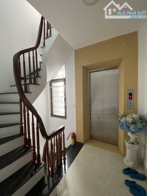 NHÀ SIÊU ĐẸP – NGÃ TƯ CHỢ MƠ – 32M² – 5 TẦNG – THANG MÁY – GIÁ 13,95 TỶ