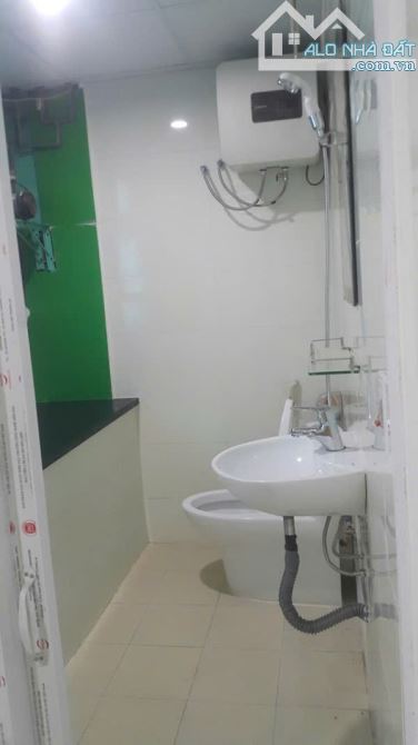 Cho thuê căn hộ tập thể tầng 5 ngõ 102 Lê Văn Thiêm 60m2 x 2 ngủ, 1 wc, 7 Triệu - 3