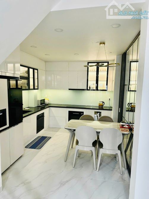 NHÀ 5 TẦNG – HẺM XE HƠI NGUYỄN KHOÁI, QUẬN 4 – FULL NỘI THẤT HIỆN ĐẠI - 3