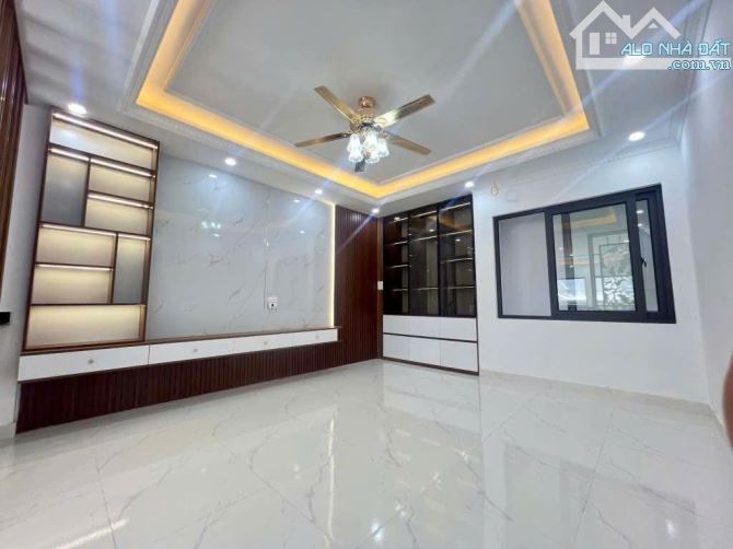 Vĩnh Quỳnh - 5 tầng mới sẵn nội thất - 3