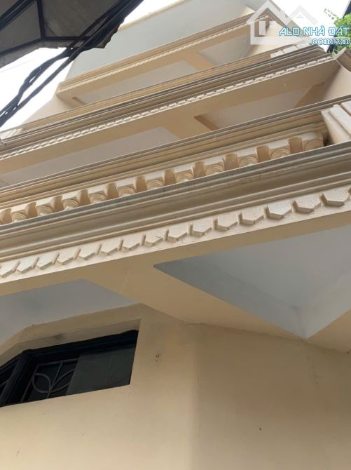 Cho thuê lâu dài nhà 3,5 tầng, ngõ 128C Đại La gần trường tiểu học Đồng Tâm, ô tô đỗ cửa