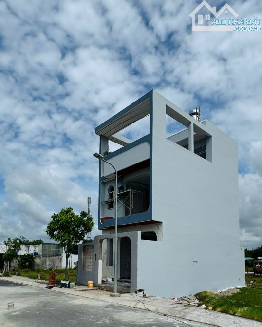 CẦN BÁN NHÀ MỚI 1 TRỆT 2 LẦU XÃ TÂN PHÚ TRUNG,SỔ HỒNG RIÊNG , HOÀN CÔNG - 3
