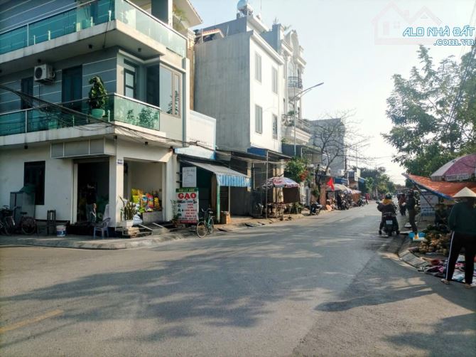 Dãy Nhà 3 tầng - Ngõ thông - Ô tô đỗ cửa - Gần chợ Đông Lãm - Pháp lý rõ ràng - 3