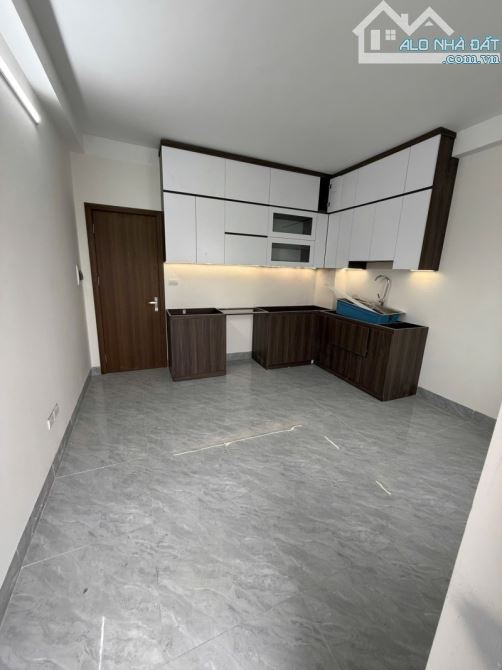 ĐÔNG TÁC - ĐỐNG ĐA - THANG MÁY - FULL ĐỒ Ở NGAY - GẦN TTTM VINCOM - 10M RA Ô TÔ - 9.8 TỶ - 3