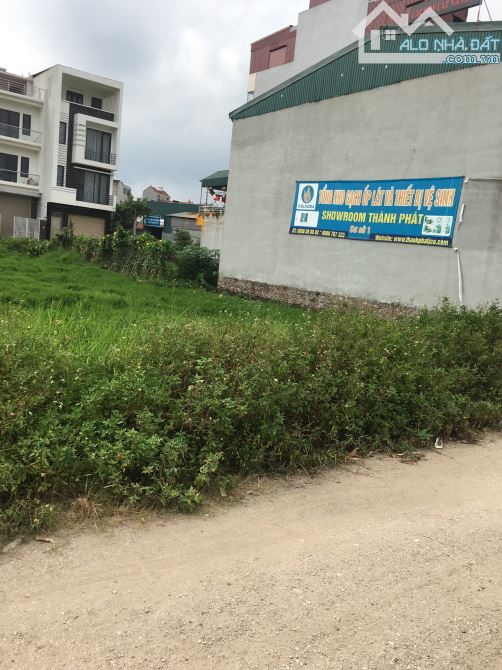 Lô đất  đẹp 60 m2, sổ đỏ, tại khu  dịch vụ Yên Vĩnh, gần vành đai 3.5 và đường 32, ô tô đỗ - 3