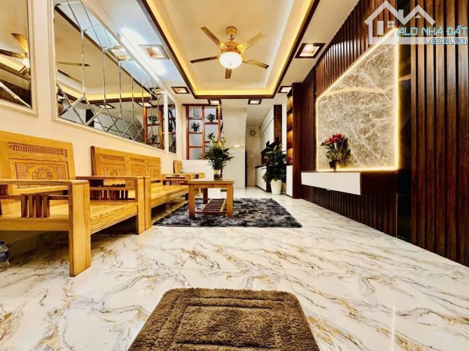 Cho thuê nhà nguyên căn 200 Vĩnh Hưng, 34m2  - 5 tầng - 3 ngủ to- 4 wc, 12 Triệu - 3