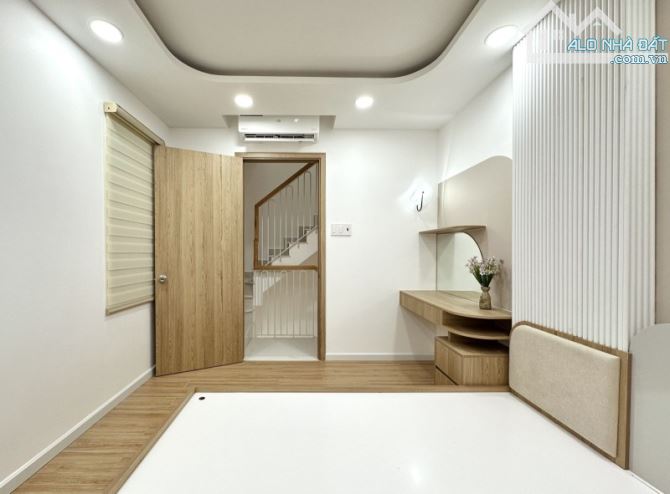BÁN NHÀ Ô TÔ TRÁNH - 200M TỚI ĐINH TIÊN HOÀNG Q1 - 3 TẦNG - 24M2 NGANG LỚN 7M – CHỈ 5.68 T - 3