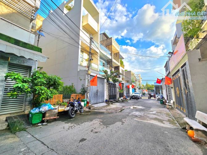 bán đất Đường 160 thông qua đường 102 Lã Xuân Oai, Tăng Nhơn Phú A, Q9 - DT 61m2 - 3