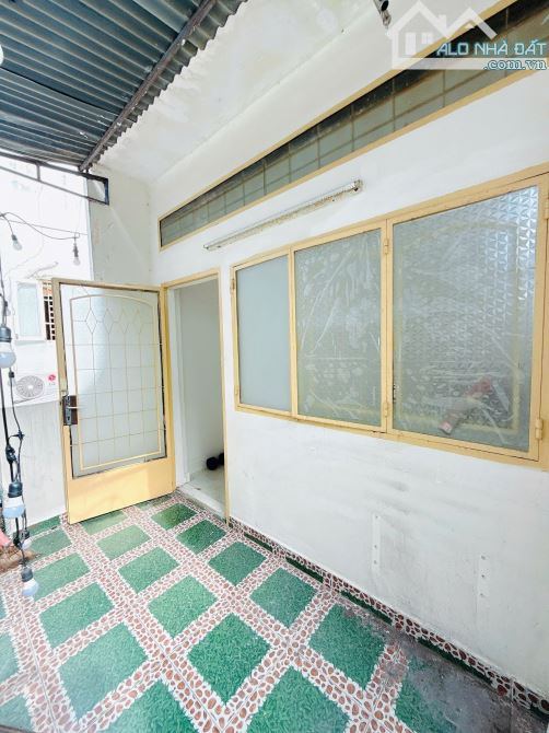 Nhà hẻm thẳng cách mặt tiền Dương Bá Trạc vài bước chân P.Chánh Hưng - 3