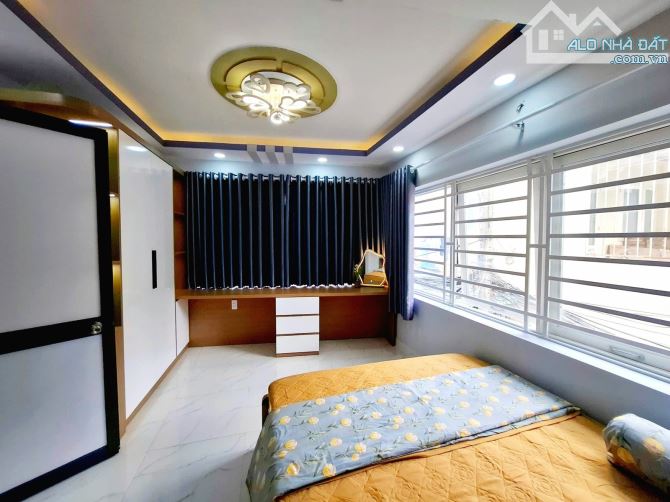 Bán nhà Lạc Long Quân Tân Bình sát hẻm ô tô, 5 tầng, full nội thất,vị trí VIP, chỉ 5.X tỷ. - 3